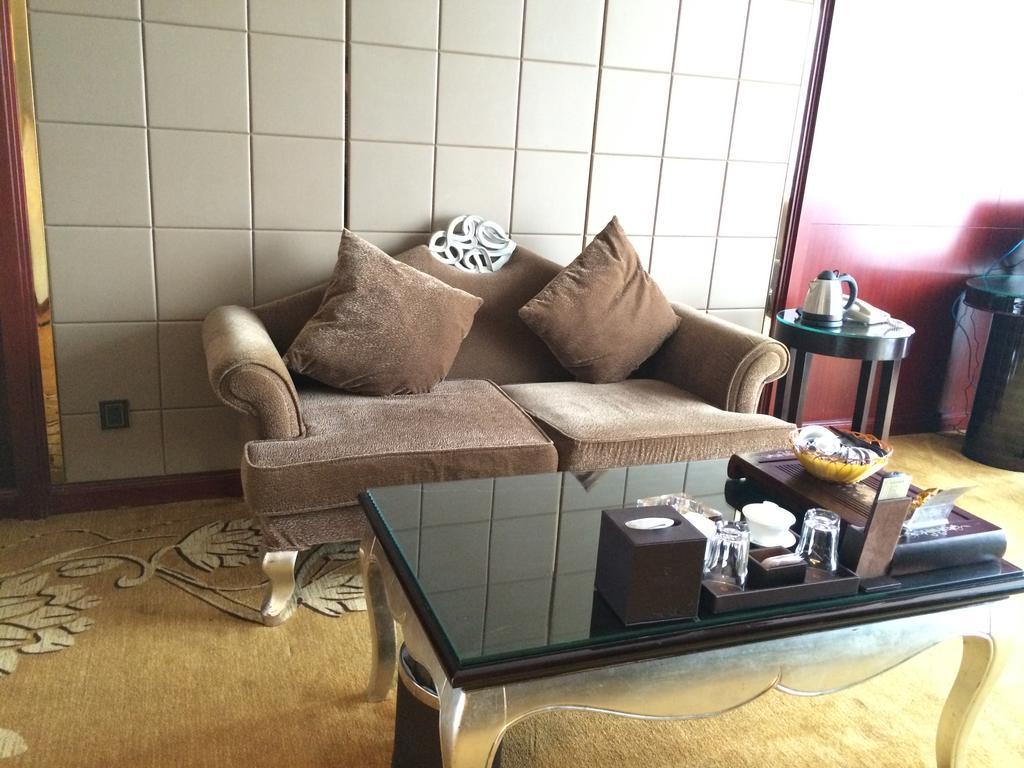 Shenzhen Baoan Royal International Hotel Bagian luar foto