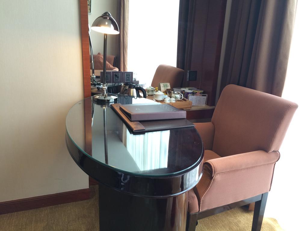 Shenzhen Baoan Royal International Hotel Bagian luar foto